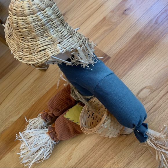 Bundle of fall scarecrow & garland decor - Picture 12 of 14